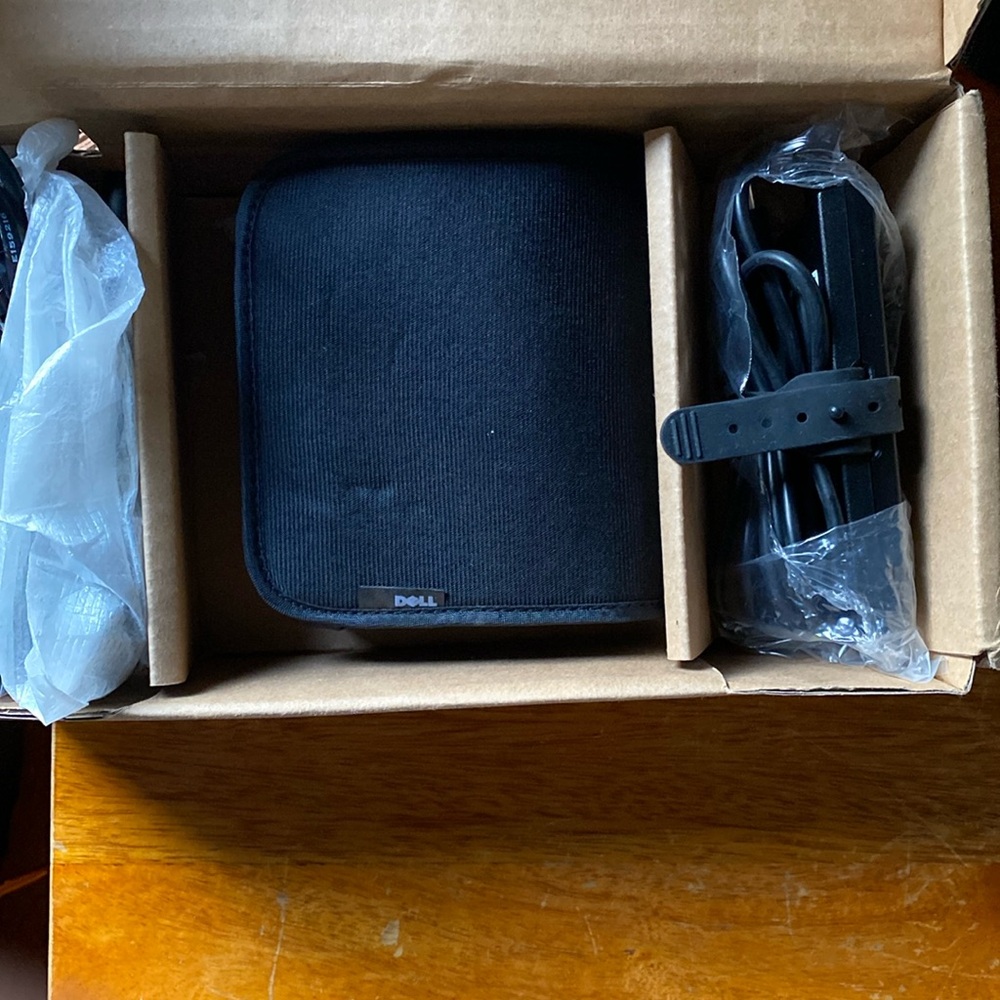 Dell M109S DLP Portable Projector Easy On The Go - used once